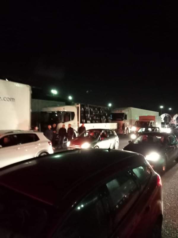 SCIOPERO CAMIONISTI, A CATANIA BLOCCATO L’INGRESSO SULLA A18