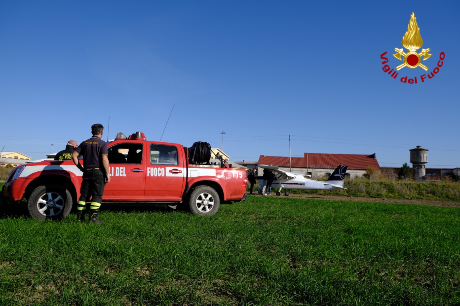 CATANIA, ATTERRAGGIO FUORI PISTA PER UN AEREO TURISTICO: NESSUN FERITO