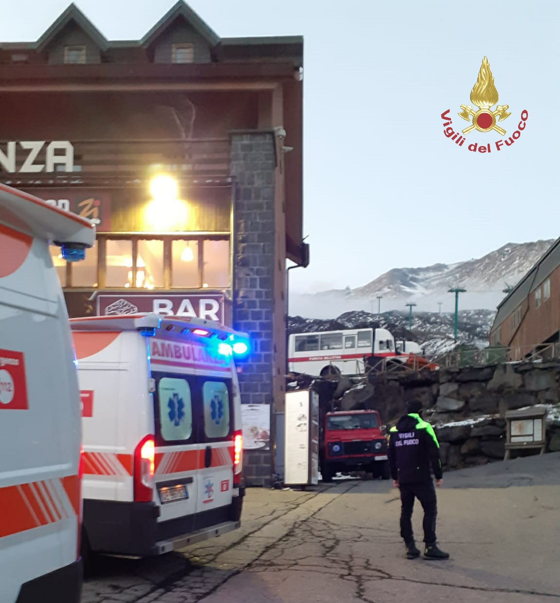 TURISTA FRANCESE PERDE L'ORIENTAMENTO PER LA NEBBIA: SALVATO DAI VIGILI DEL FUOCO