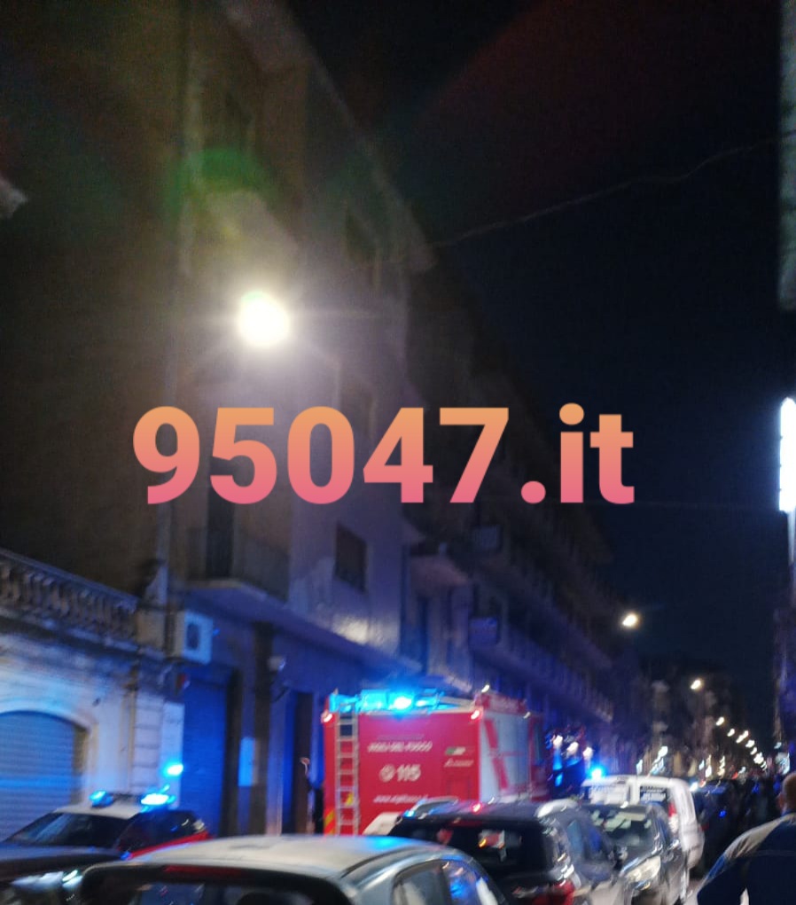 PATERNO: INCENDIO IN UN APPARTAMENTO DI VIA G.B.NICOLOSI, SOCCORSI SUL POSTO