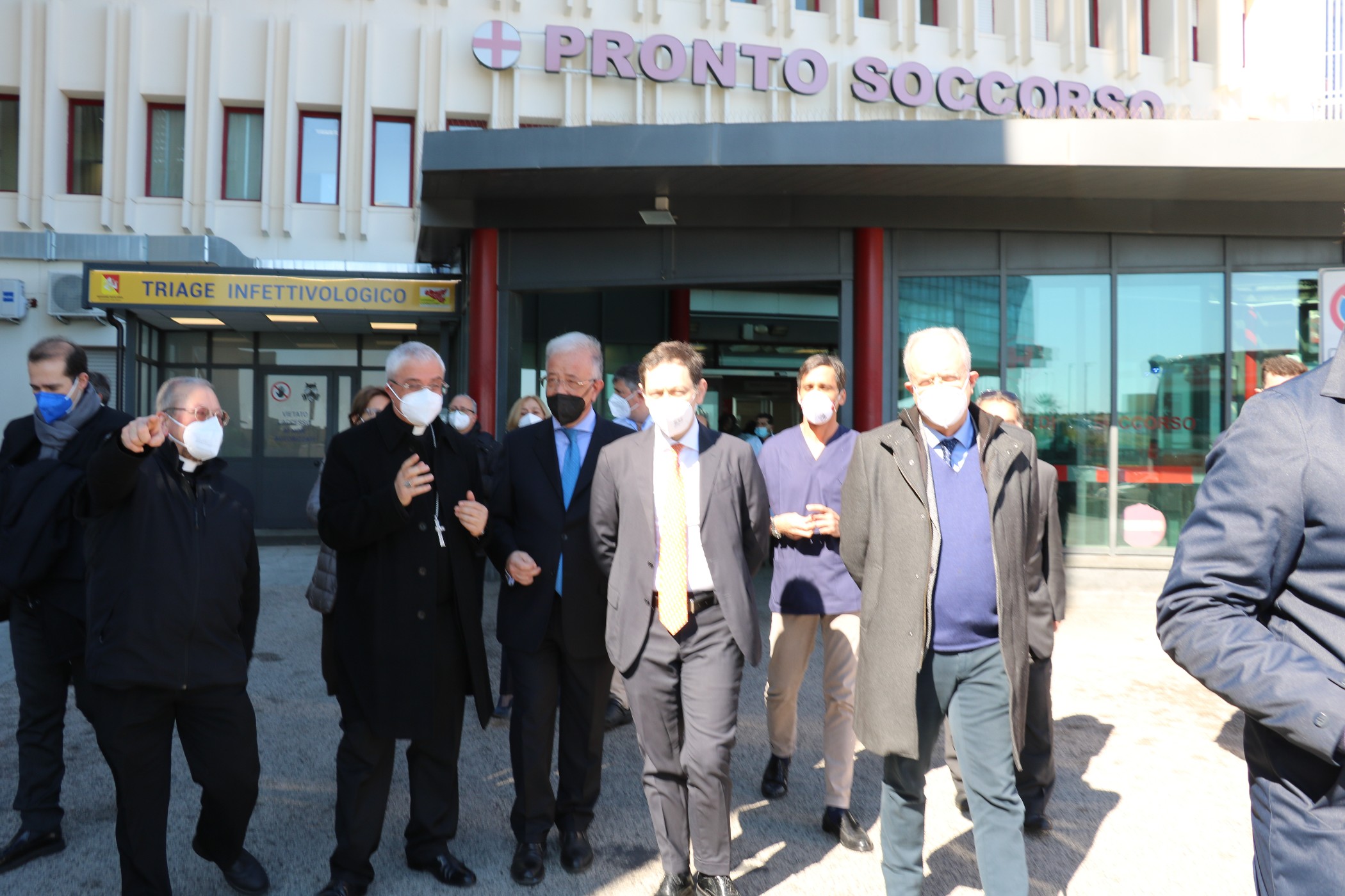 AL CANNIZZARO LA PRIMA TAPPA PASTORALE NEGLI OSPEDALI DEL NUOVO ARCIVESCOVO RENNA