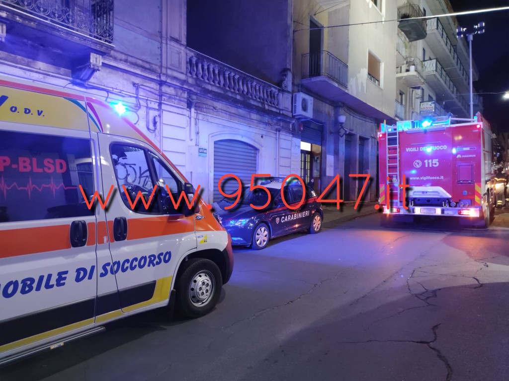 PATERNO: INCENDIO IN UN APPARTAMENTO DI VIA G.B.NICOLOSI, SOCCORSI SUL POSTO