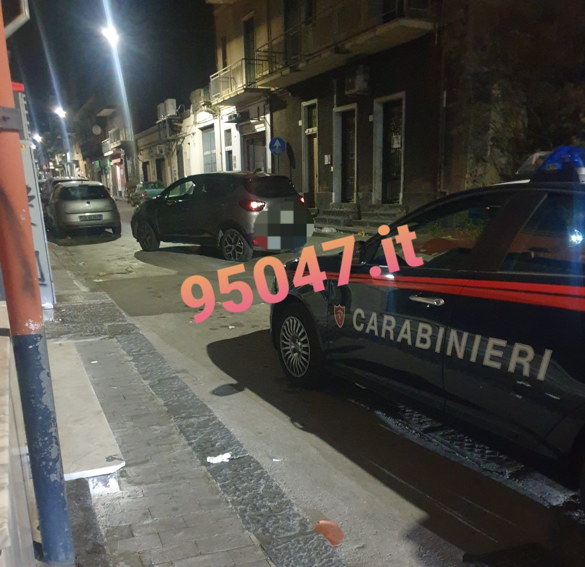 VIOLENTO SCONTRO TRA DUE AUTO A PATERNO' IERI SERA : COLPITE ALCUNE AUTO IN SOSTA.