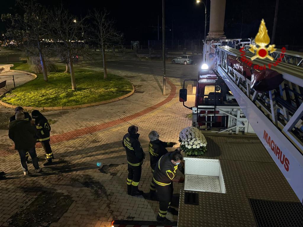 CATANIA, I VIGILI DEL FUOCO RENDONO OMAGGIO A SANT’AGATA