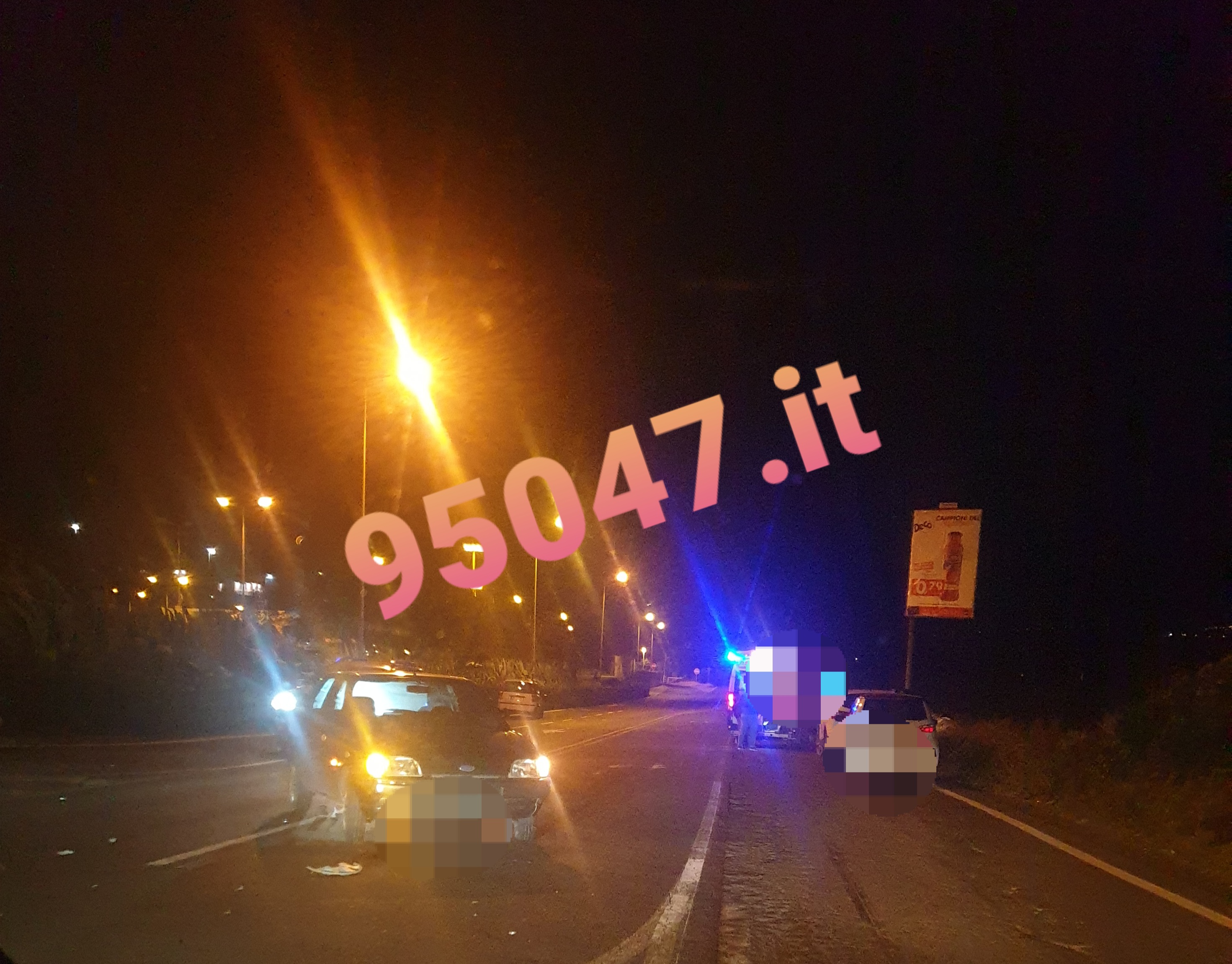 BELPASSO:SCONTRO TRA DUE AUTOVETTURE ALL'INGRESSO DEL CENTRO COMMERCIALE, UN FERITO