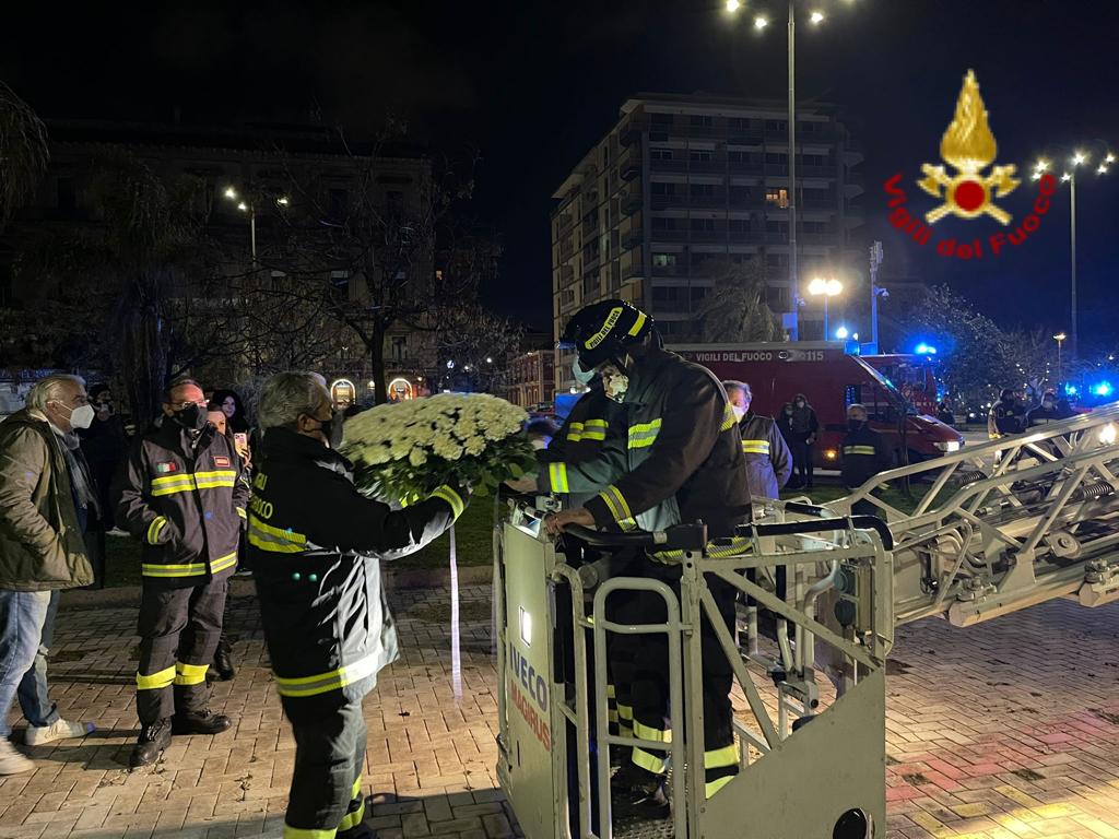 CATANIA, I VIGILI DEL FUOCO RENDONO OMAGGIO A SANT’AGATA