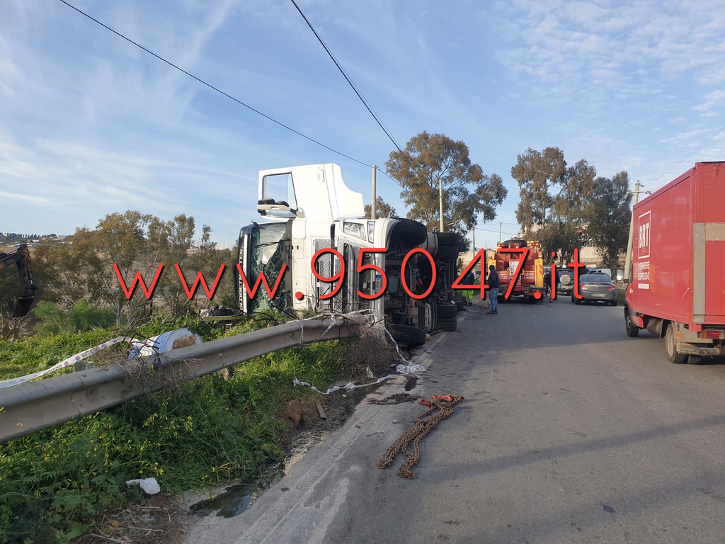 MISTERBIANCO, SI RIBALTA CAMION: ILLESO IL CONDUCENTE