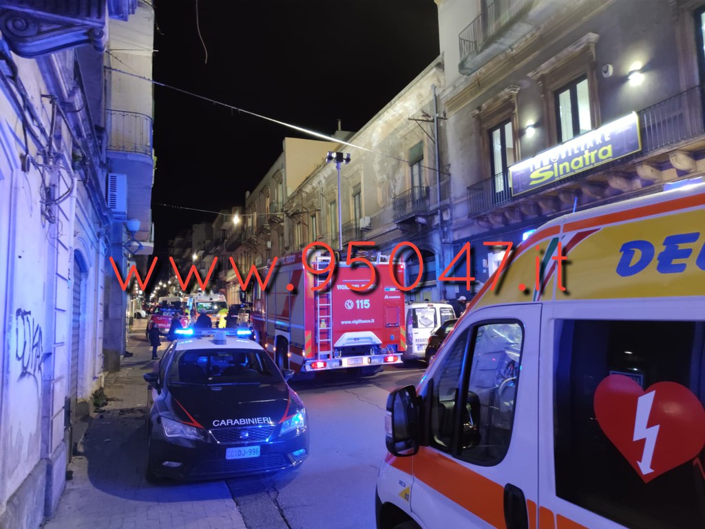 PATERNO: INCENDIO IN UN APPARTAMENTO DI VIA G.B.NICOLOSI, SOCCORSI SUL POSTO