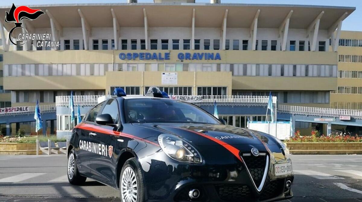 CALTAGIRONE, AMBULANZA NON AUTORIZZATA “ASPETTAVA” AMMALATI DAVANTI L’OSPEDALE: DENUNCIATO UN UOMO - 