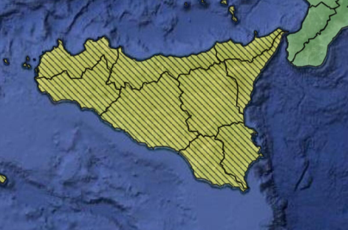 METEO , ALLERTA GIALLA IN TUTTA LA SICILIA PER LA GIORNATA DI DOMANI - 