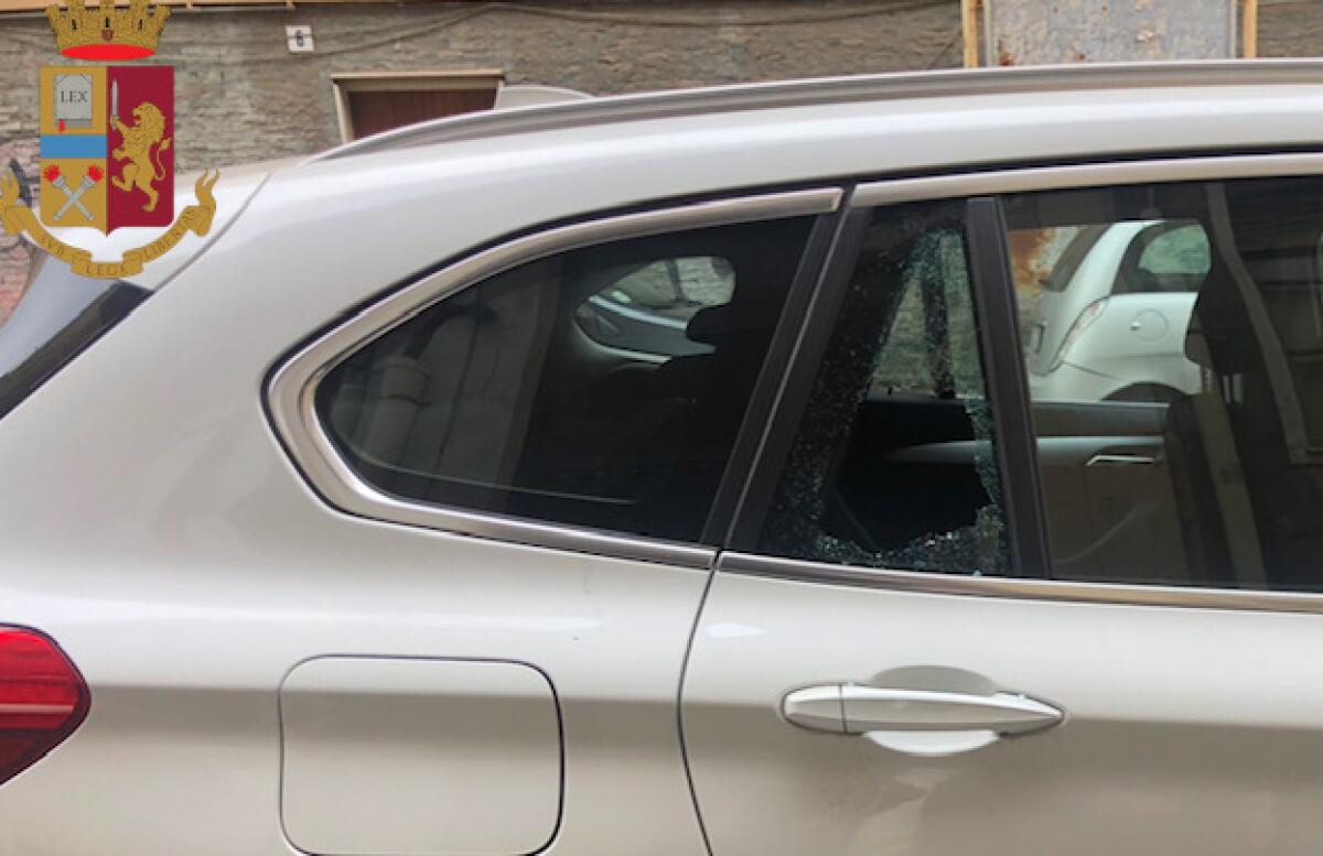 CATANIA. ROMPE I VETRI DEI FINESTRINI DELLE AUTO IN SOSTA PER RUBARE ALL’INTERNO:  INDIVIDUATO E DENUNCIATO LADRO SERIALE. - 