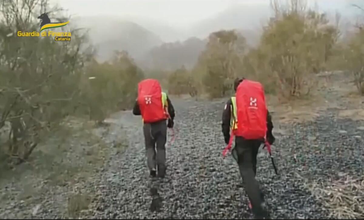 SOCCORSO TURISTA STRANIERO DISPERSO NELLA ZONA DELLA VALLE DEL BOVE, SUL VERSANTE SUD DELL’ETNA. - 
