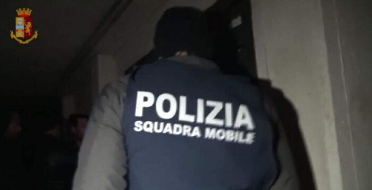 DROGA: OPERAZIONE MEZZALUNA A CATANIA, ARRESTI DELLA POLIZIA - 