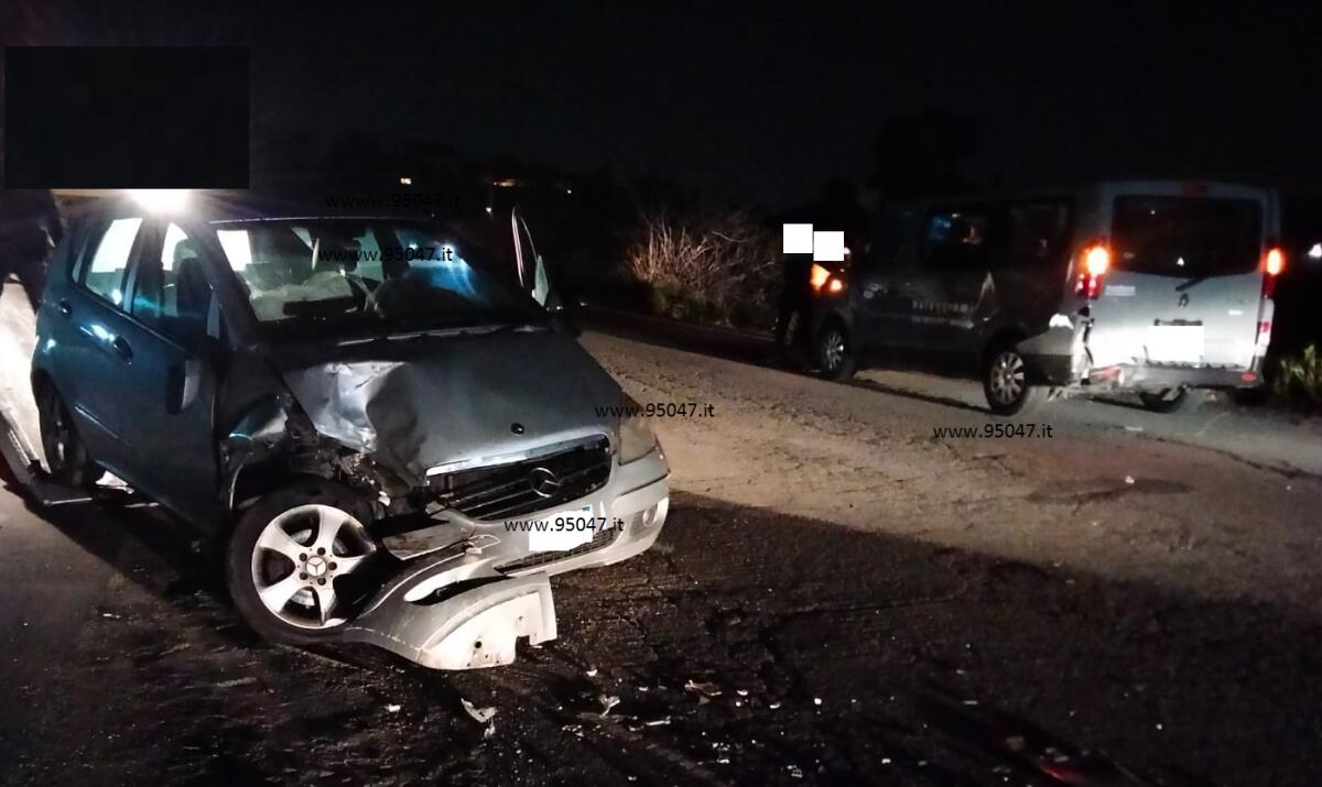 BELPASSO, SCONTRO AUTO PULMINO, TRE FERITI - 