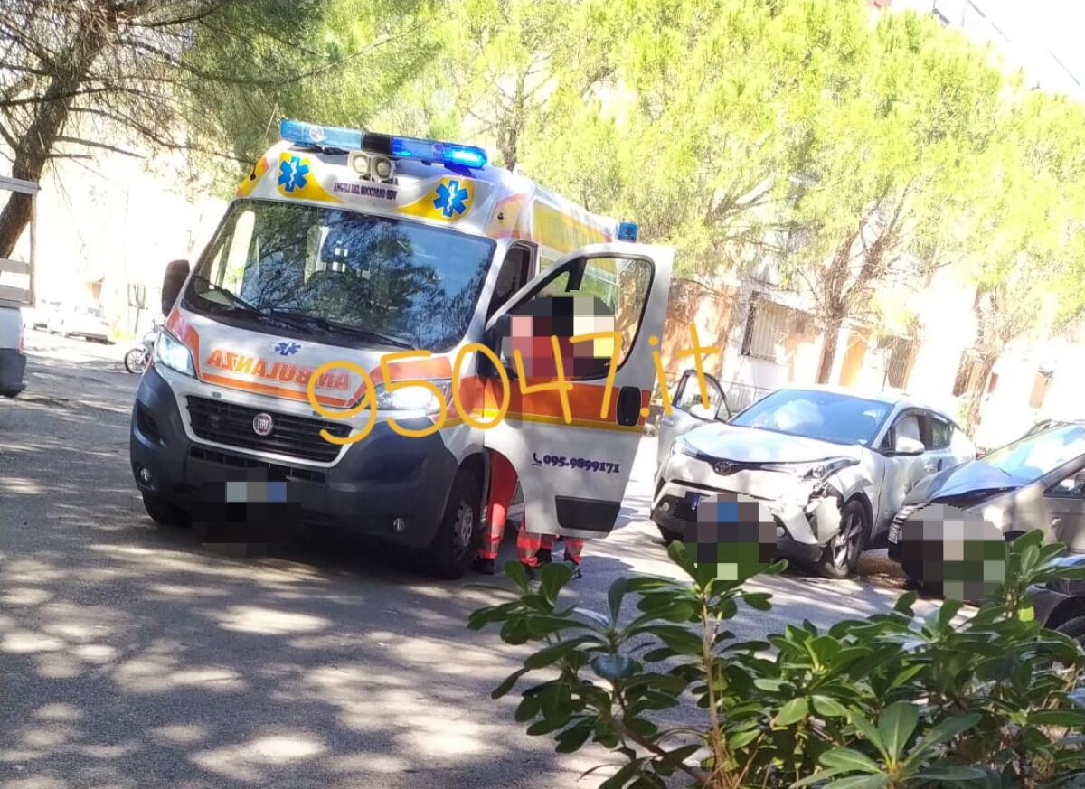 TAMPONAMENTO TRA DUE AUTO IN VIALE KENNEDY, UNA DONNA ALL’OSPEDALE - 