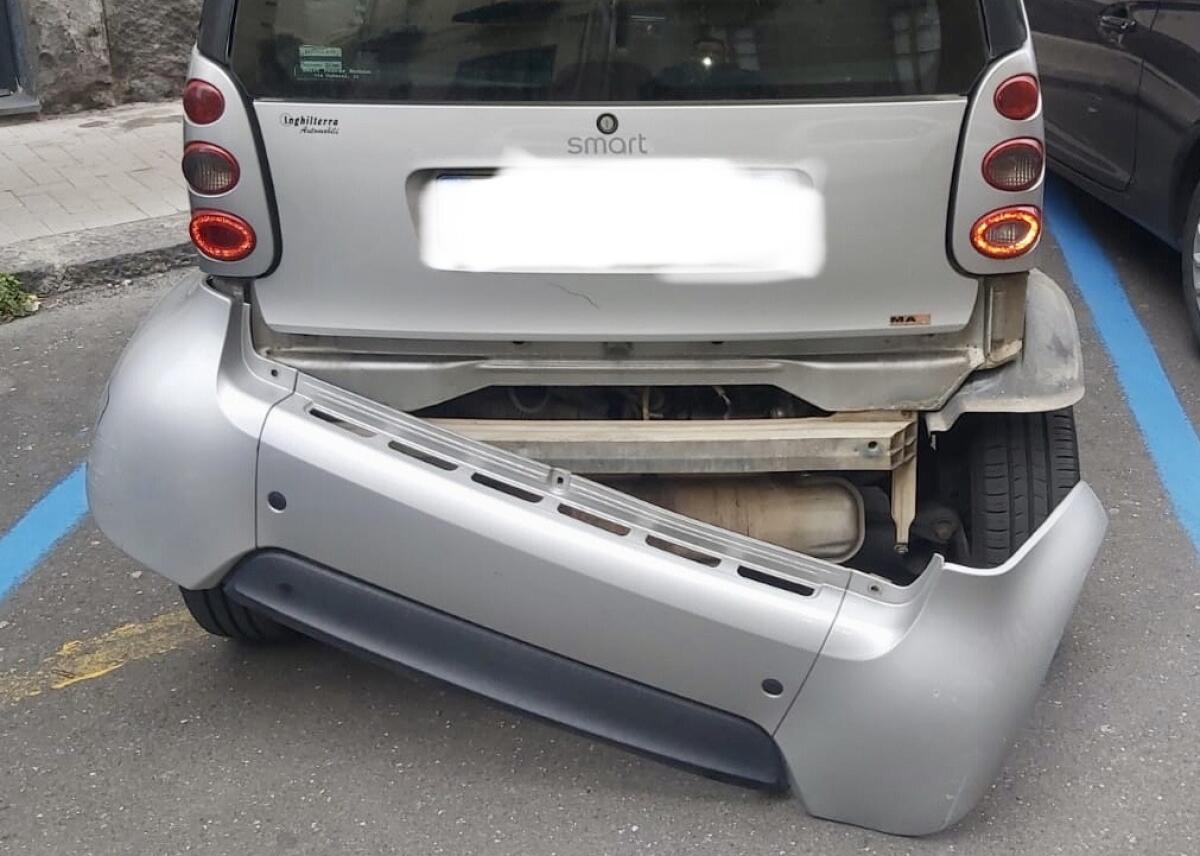 CATANIA. ARRESTATO MECCANICO SORPRESO ANCORA UNA VOLTA RUBARE LE PARTI MECCANICHE E DI CARROZZERIA DI UNA SMART - 