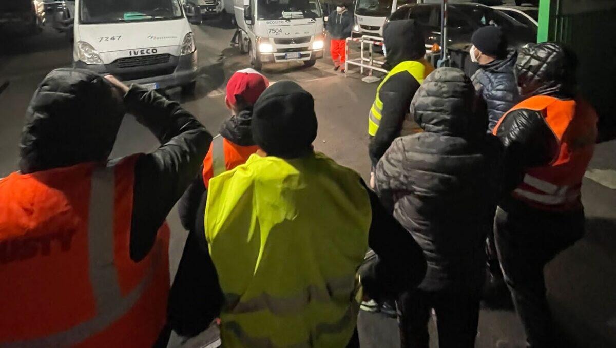 CONTINUA LA PROTESTA DEI LAVORATORI DUSTY LICENZIATI DOPO LA FINE DELL’APPALTO - 