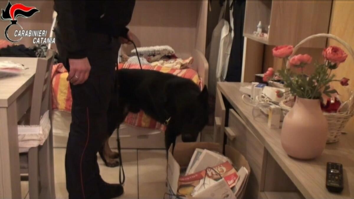 CATANIA. "TROVA I SOLDI O DIAMO FUOCO ALLA PIZZERIA": TRE ARRESTI - 