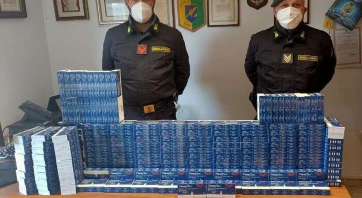 TAMPONI COVID NON SICURI IN VENDITA, SEQUESTRO IN UNA FARMACIA DEL PALERMITANO - 