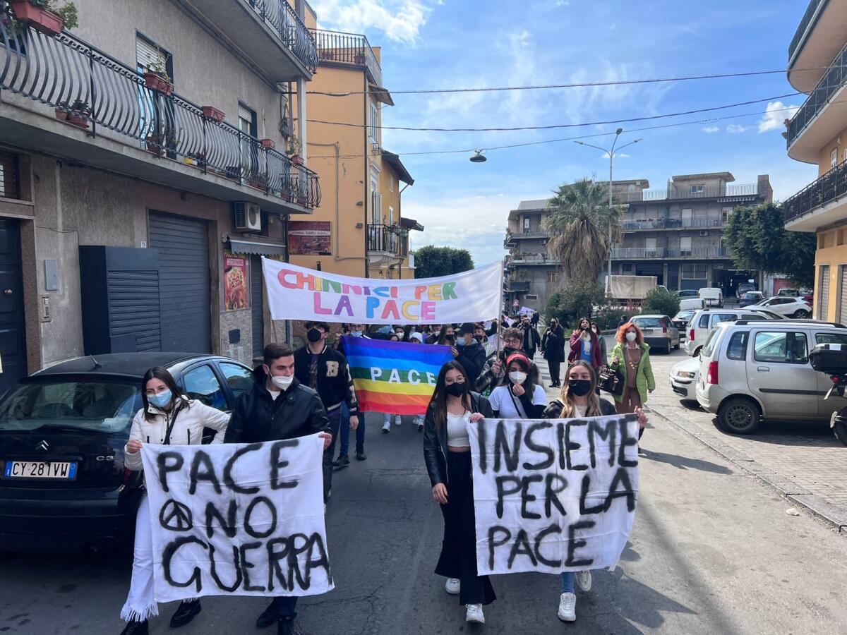 Paterno': Flash mob per la pace della scuola Chinnici - 