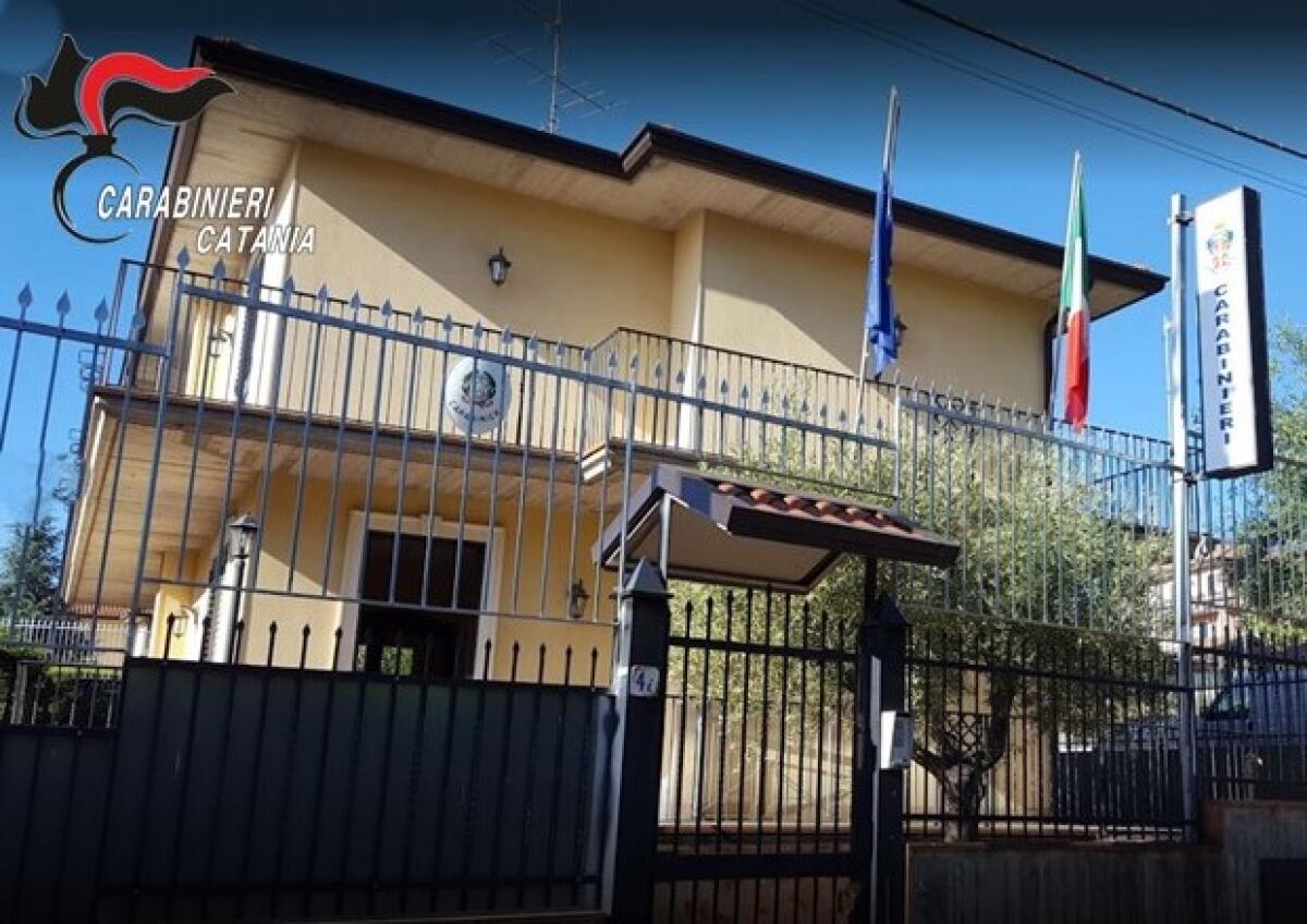 TRECASTAGNI. TORMENTA L'EX FIDANZATA PER TORNARE INSIEME E MINACCIA DI SUICIDARSI, 28ENNE AI DOMICILIARI - 