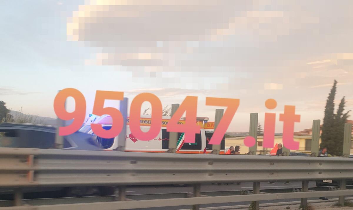 TAMPONAMENTO SULLA SS121 IN DIREZIONE CATANIA, CODE - 