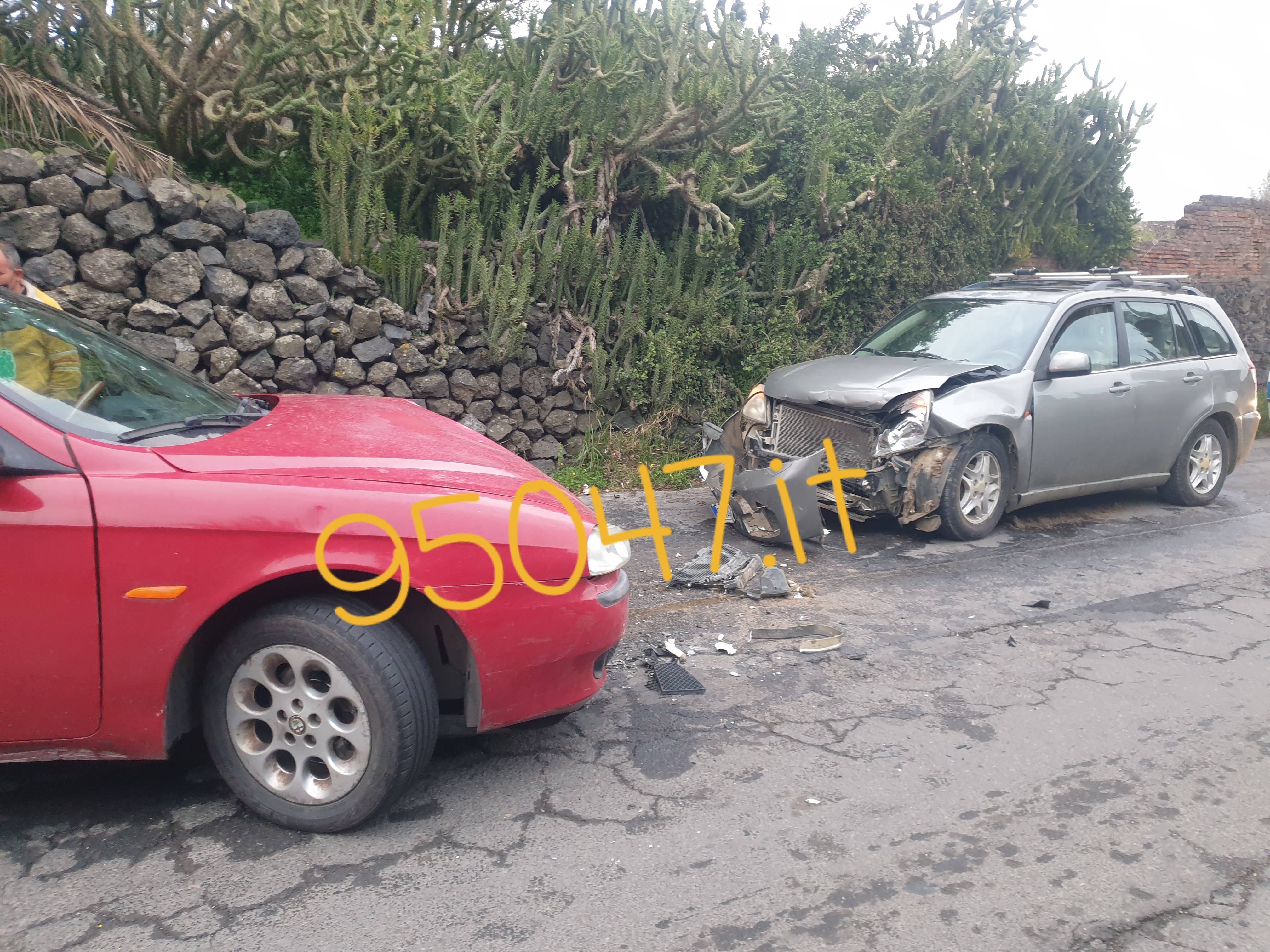 PATERNÒ. VIOLENTO SCONTRO FRONTALE TRA DUE AUTO