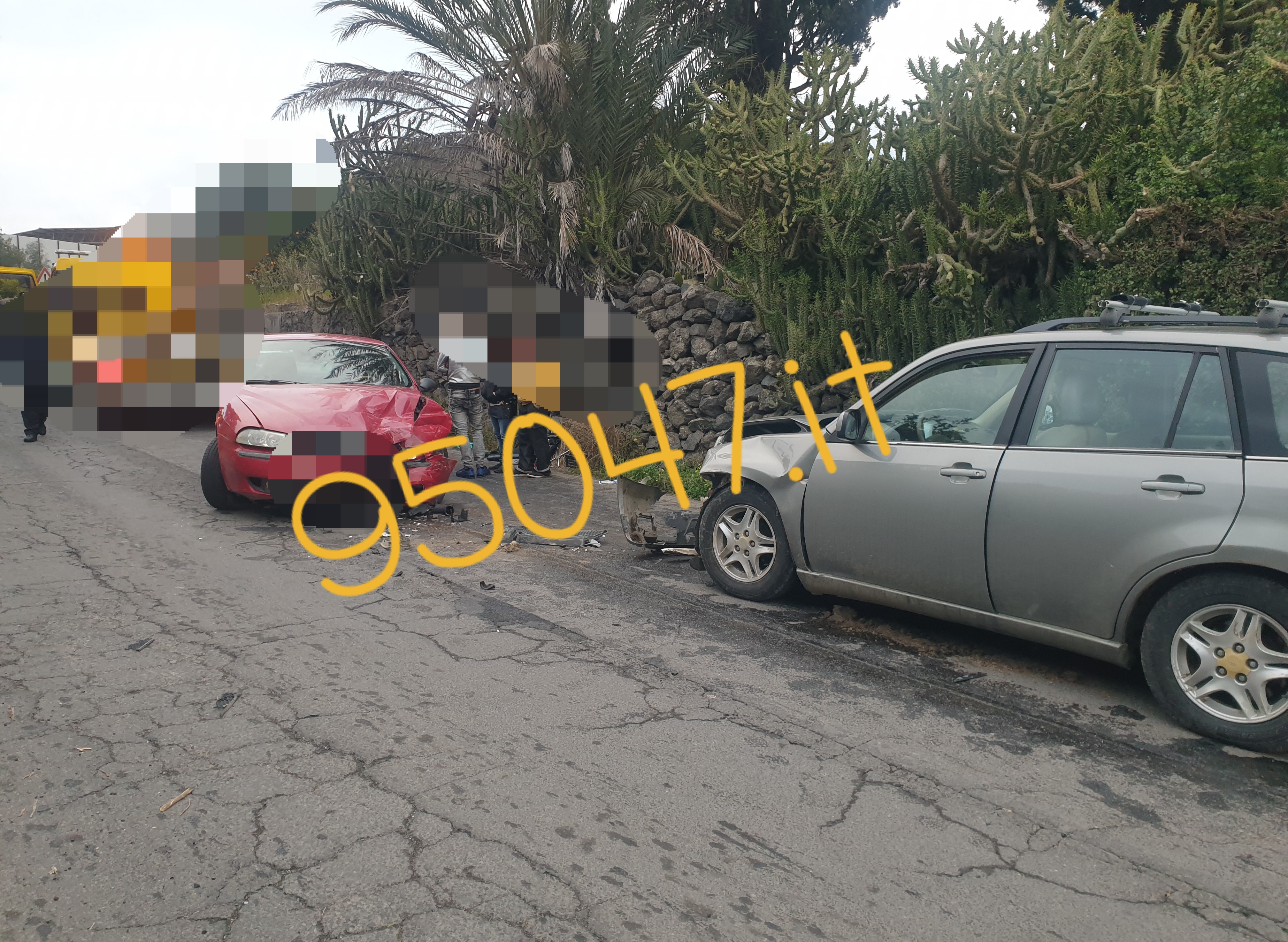 PATERNÒ. VIOLENTO SCONTRO FRONTALE TRA DUE AUTO