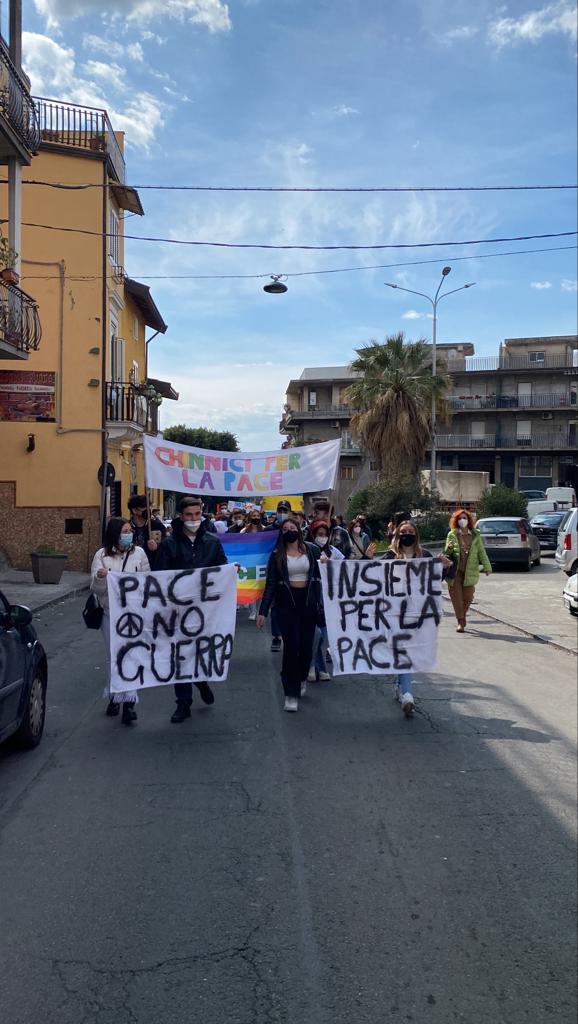Paterno': Flash mob per la pace della scuola Chinnici