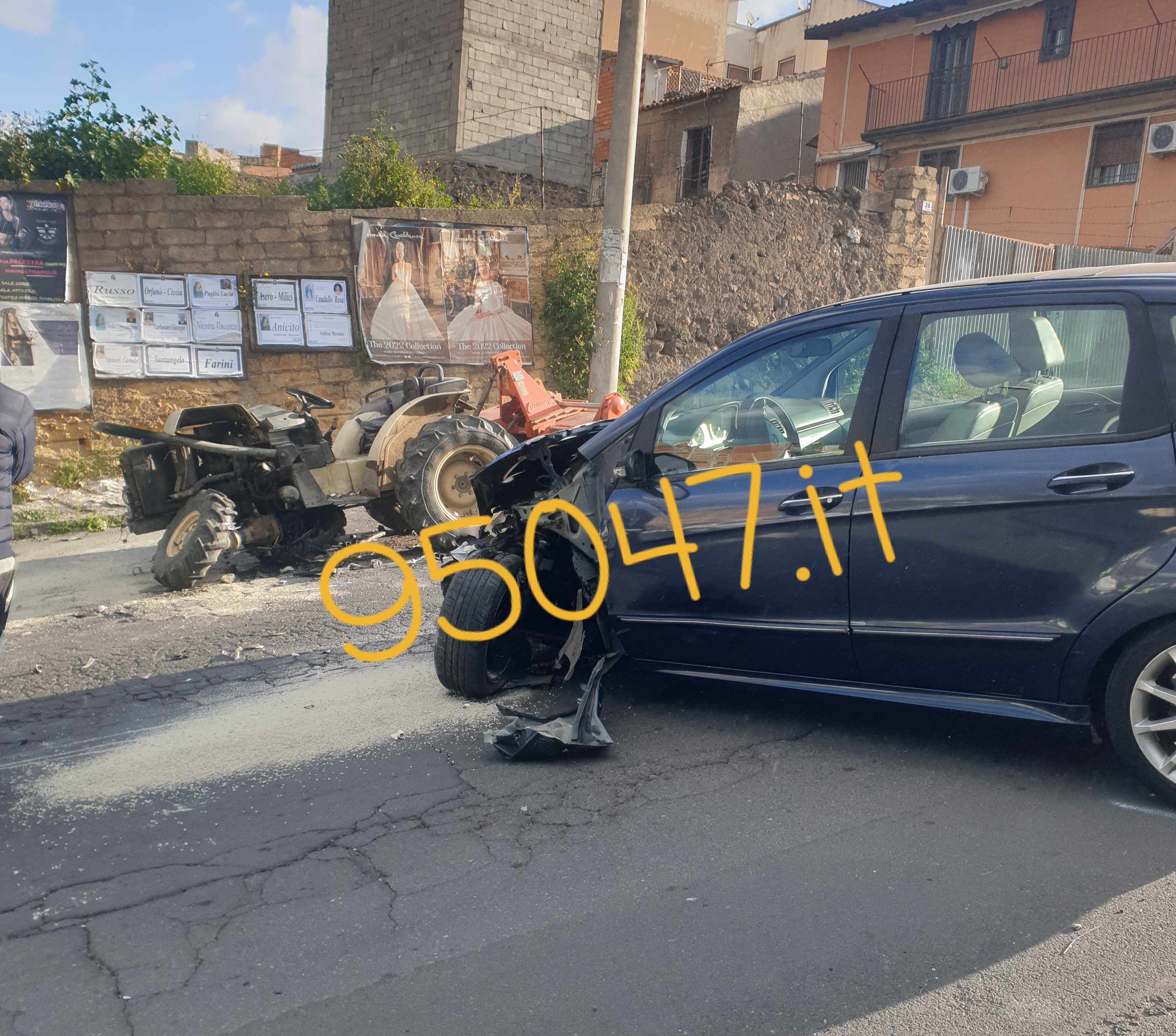 PATERNÒ. SCONTRO AUTO TRATTORE IN VIA MEDITERRANEO, FERITI