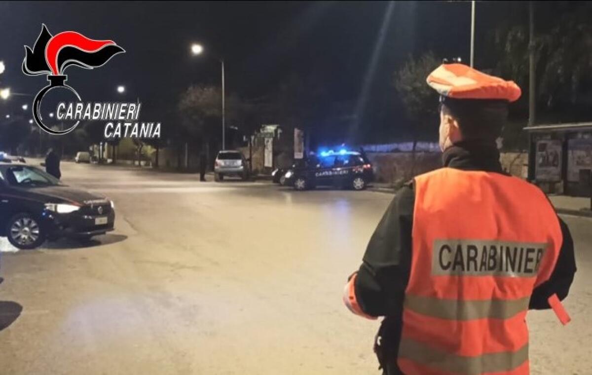 CALTAGIRONE, FERISCE IL RIVALE IN AMORE CON UNA FUCILATA A UN BRACCIO - 