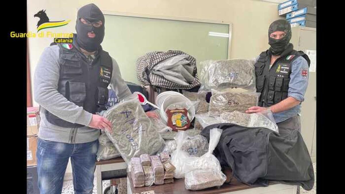 SEQUESTRO 47 KG COCAINA, HASHISH E MARIJUANA A CATANIA,2 ARRESTI - 