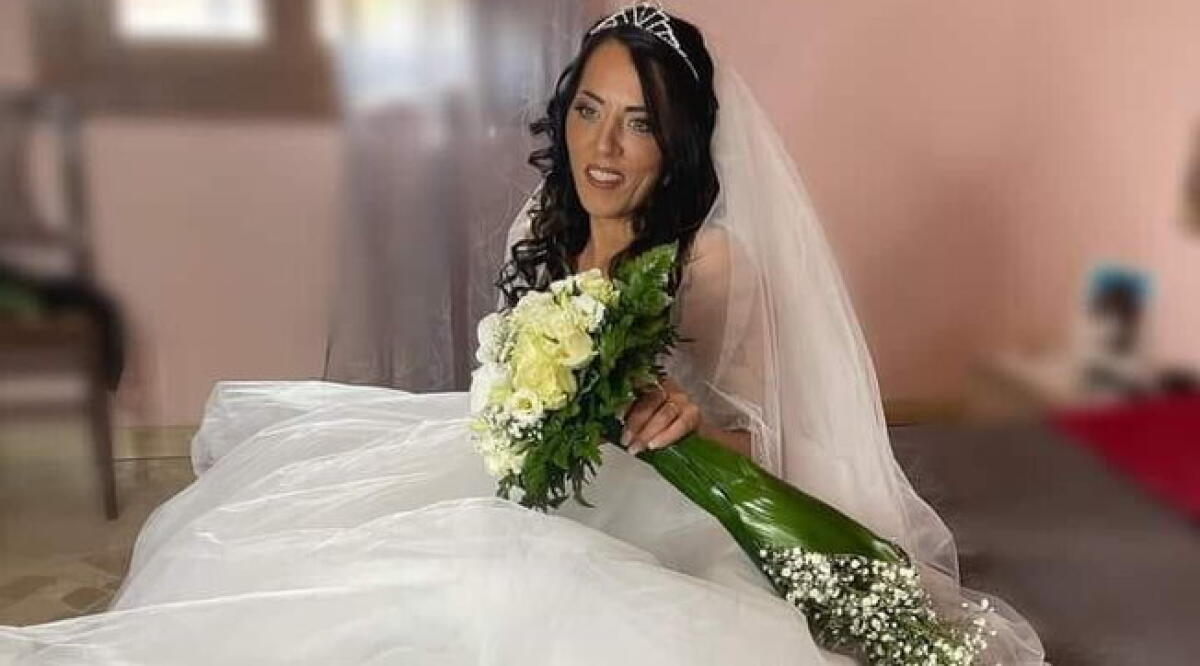 MODENA, GIOVANE MAMMA  MUORE DURANTE INTERVENTO AL SENO IN CASA, E' CACCIA ALL'ESTETISTA - 