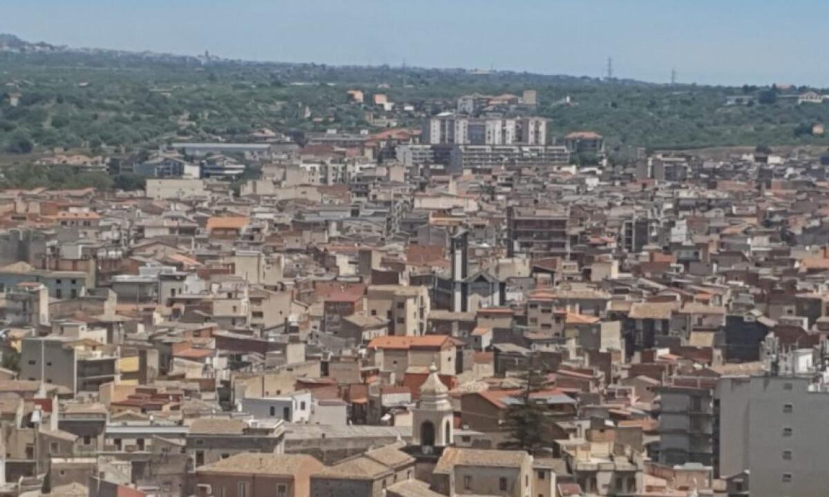 ANTICIPO D'ESTATE, OGGI PATERNÒ CON 27,5° LA CITTÀ PIÙ CALDA DELLA SICILIA - 