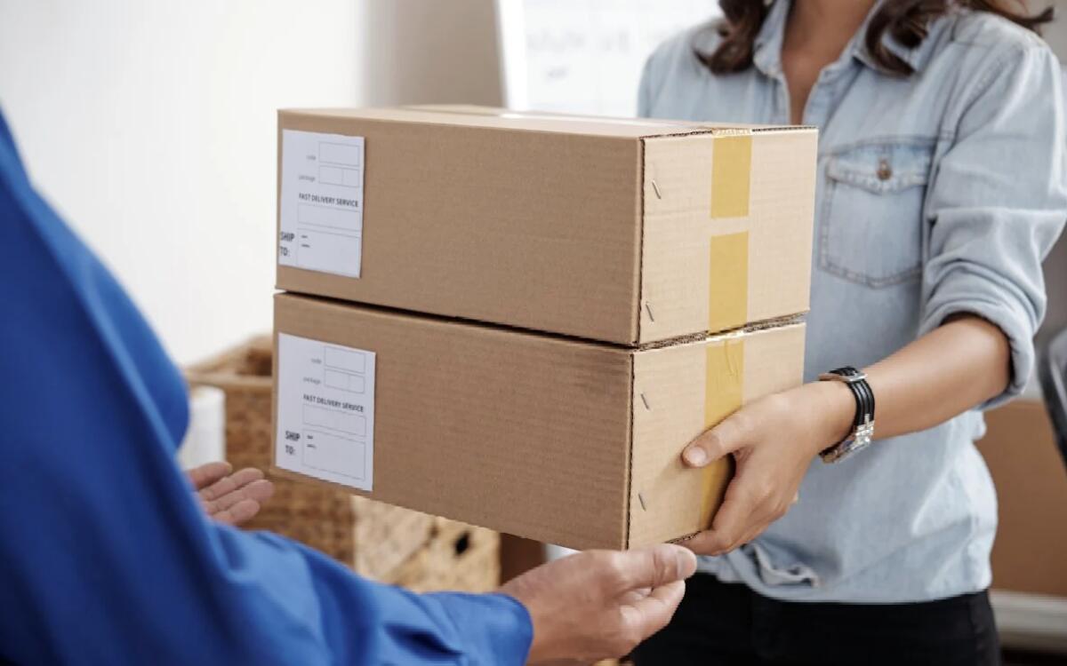 ACCORDO TRA POSTE ITALIANE E IKEA PER FAR ARRIVARE GLI ACQUISTI DIRETTAMENTE A CASA PROPRIA - 