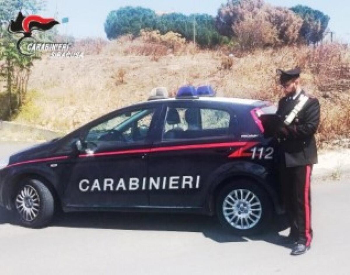 ACATE: PONY SEVIZIATO E TRASCINATO DA AUTO PER CHILOMETRI - 