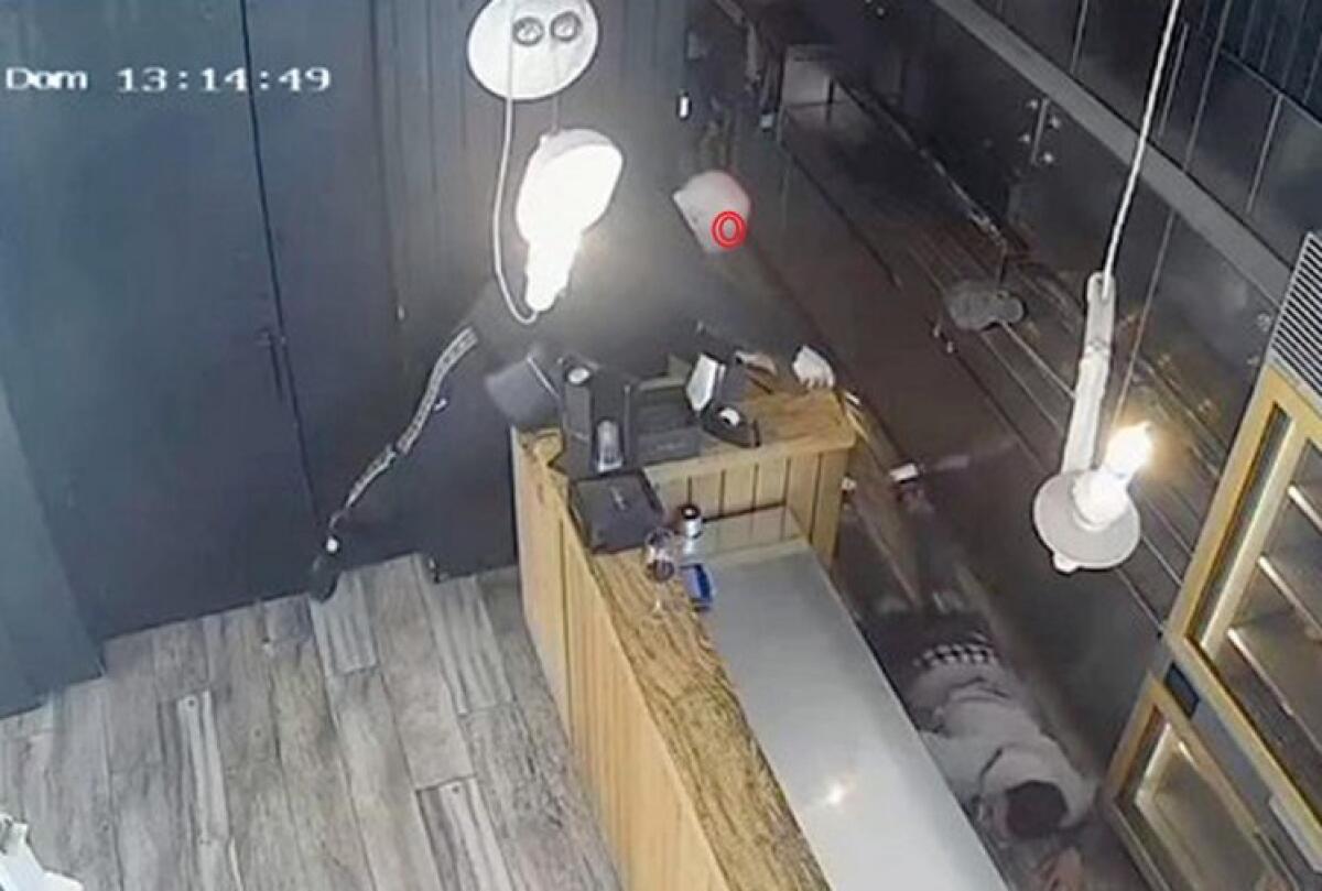 PESCARA, SPARA AL BARISTA PERCHÉ IL CIBO È IN RITARDO. AGGRESSORE ARRESTATO - 