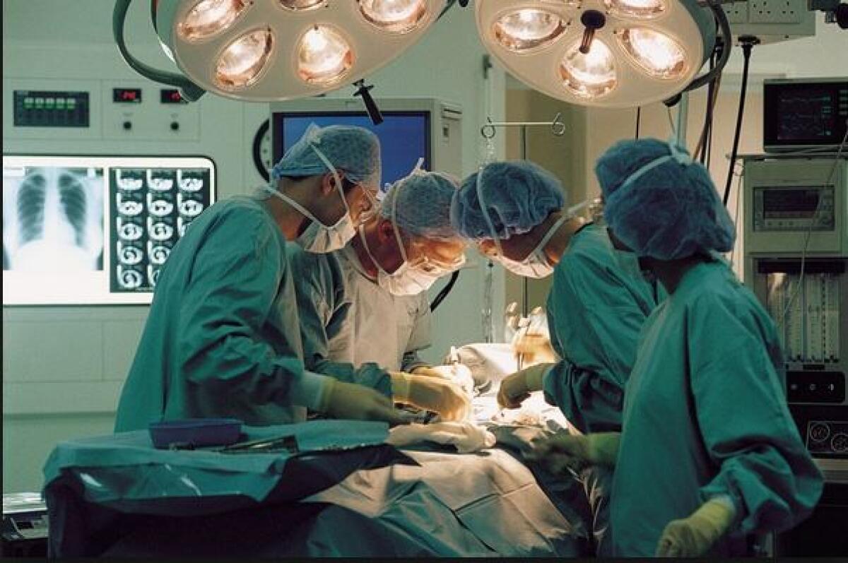 COSENZA: ASPORTATO TUMORE DI OLTRE 7 CHILI AD UNA DONNA - 