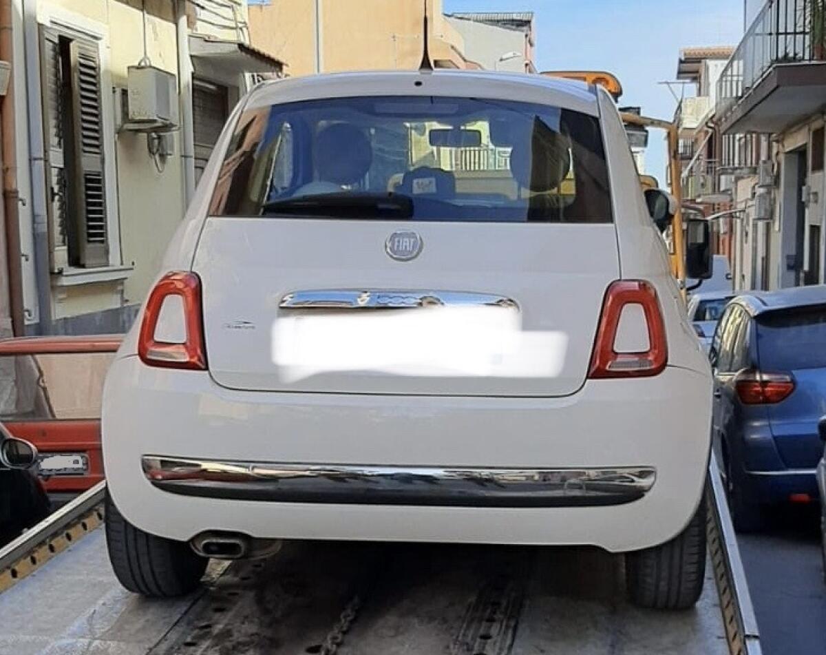 CAMBIANO TARGA AD AUTO RUBATA A SIRACUSA, DENUNCIATI PADRE E FIGLIO - 