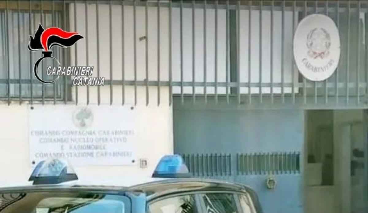 PATERNO': AGGREDISCE LA MADRE E LA SORELLA A COLAZIONE, ARRESTATO 22ENNE - 