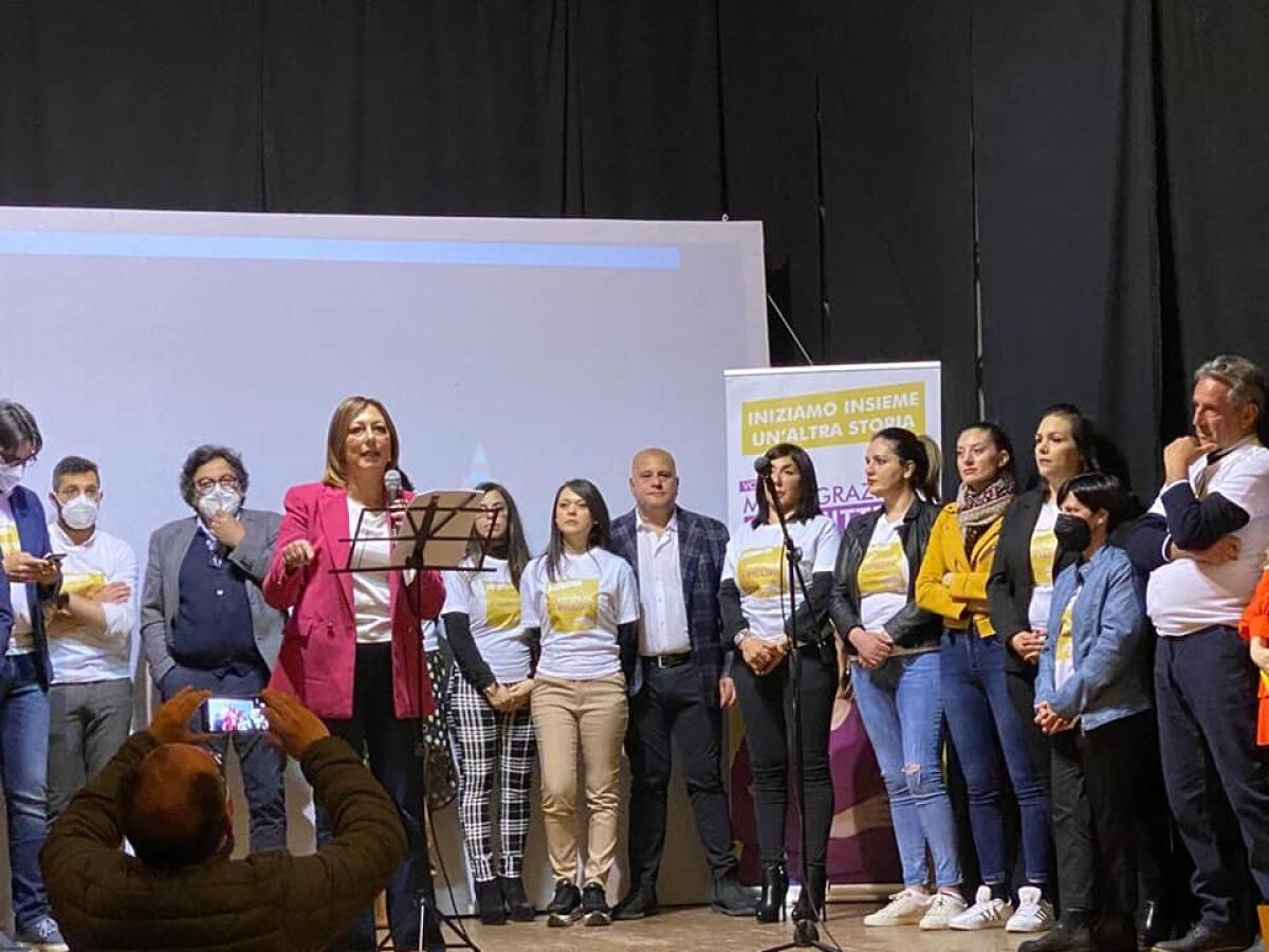 PATERNÒ, MARIA GRAZIA PANNITTERI UFFICIALIZZA LA CANDIDATURA A SINDACO: 3 LISTE CIVICHE A SOSTEGNO - 