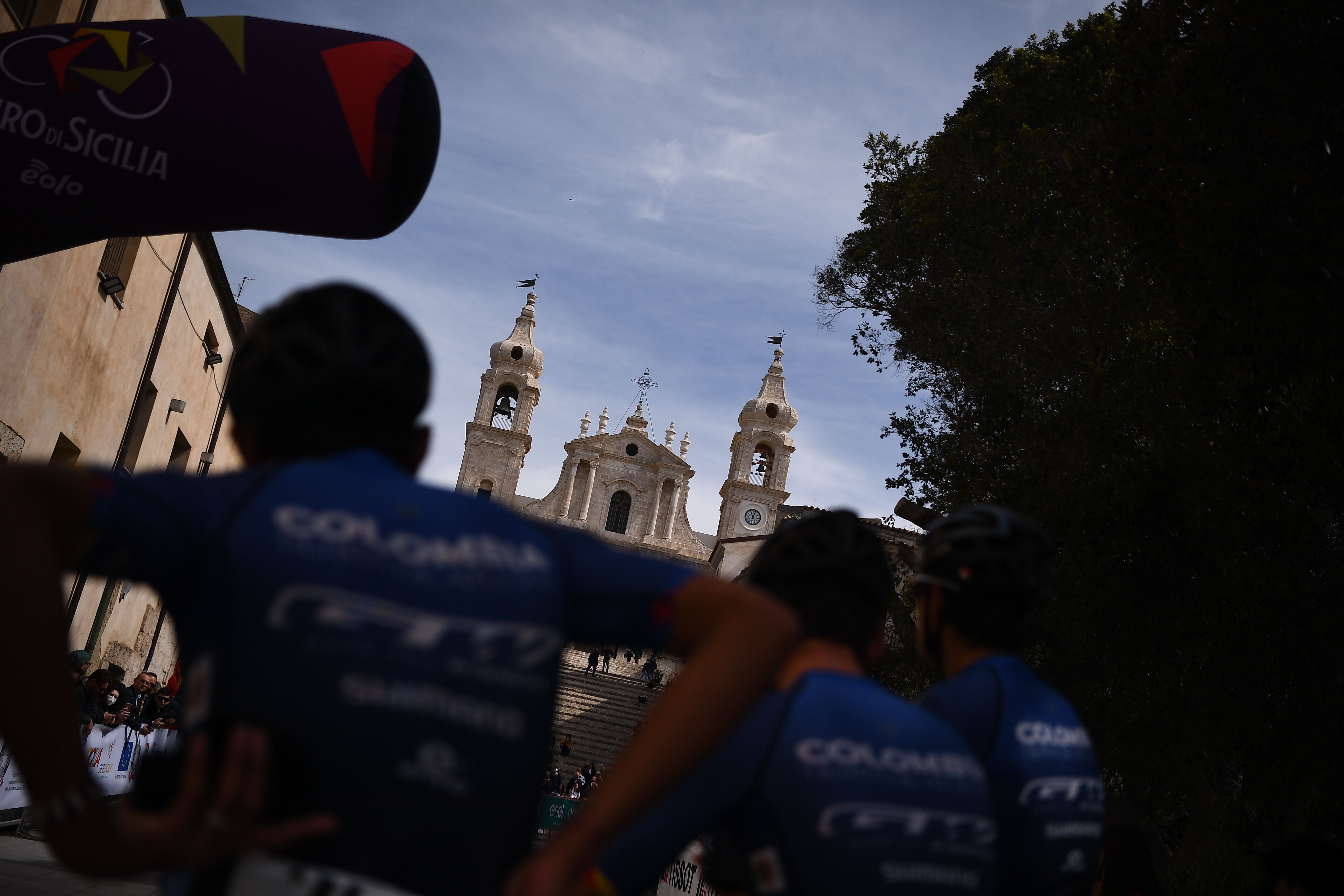 DAMIANO CARUSO VINCE LA TAPPA 2 DE IL GIRO DI SICILIA ED È LA NUOVA MAGLIA GIALLO ROSSA DI LEADER DELLA CLASSIFICA GENERALE
