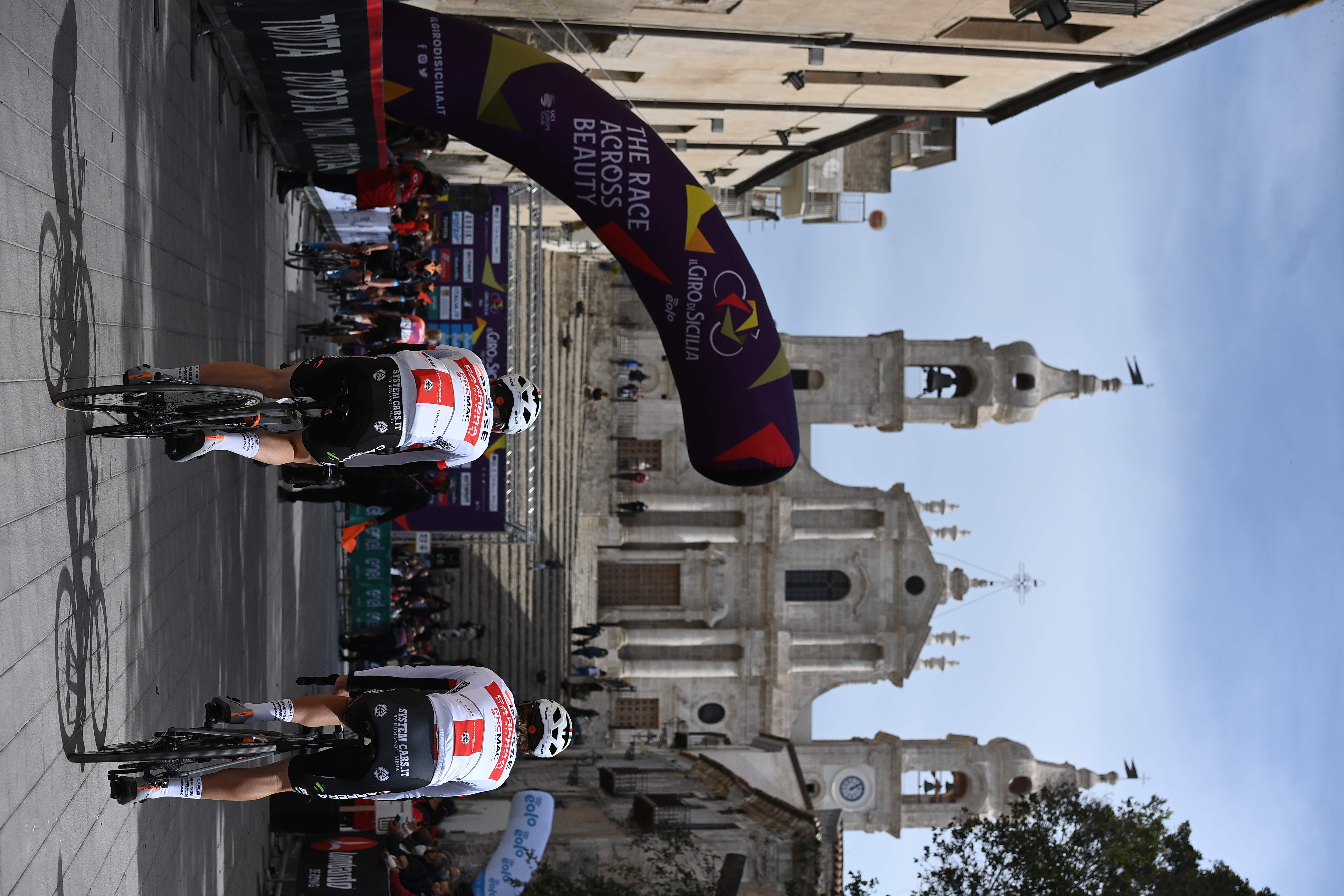 DAMIANO CARUSO VINCE LA TAPPA 2 DE IL GIRO DI SICILIA ED È LA NUOVA MAGLIA GIALLO ROSSA DI LEADER DELLA CLASSIFICA GENERALE