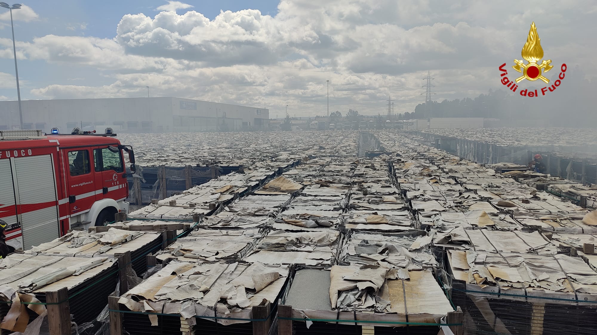 MAXI INCENDIO DI PANNELLI SOLARI ALL’INTERPORTO DI CATANIA