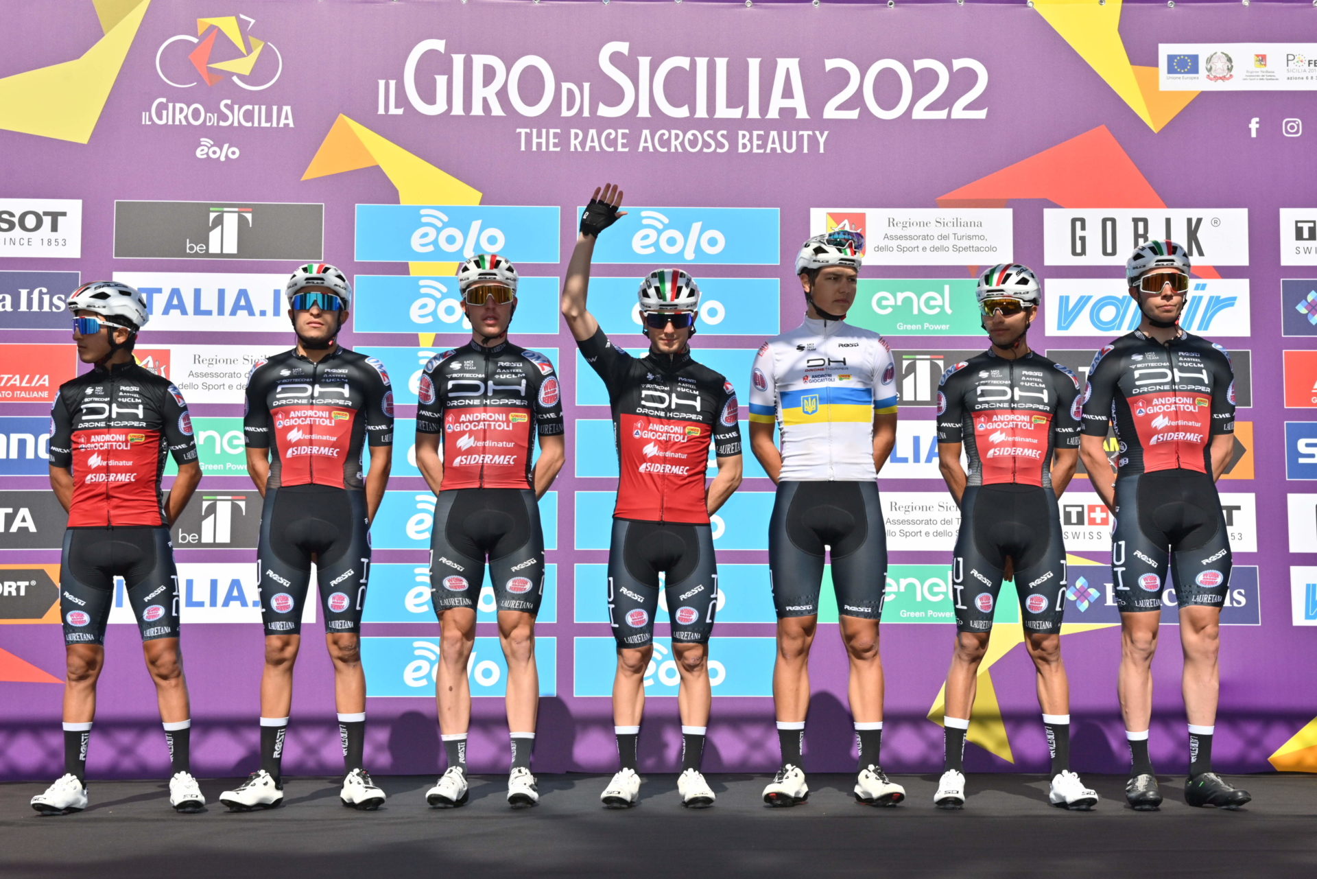 GIRO DI SICILIA 2022, MALUCELLI VINCE LA PRIMA TAPPA DA MILAZZO A BAGHERIA CON LA MAGLIA AZZURRA DELLA NAZIONALE