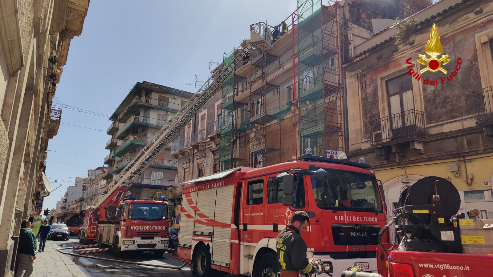 CATANIA. FIAMME IN APPARTAMENTO DI VIA PLEBISCITO
