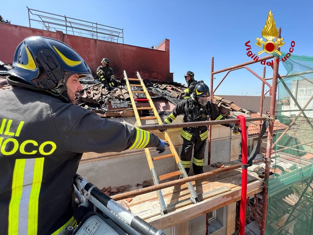 CATANIA. FIAMME IN APPARTAMENTO DI VIA PLEBISCITO