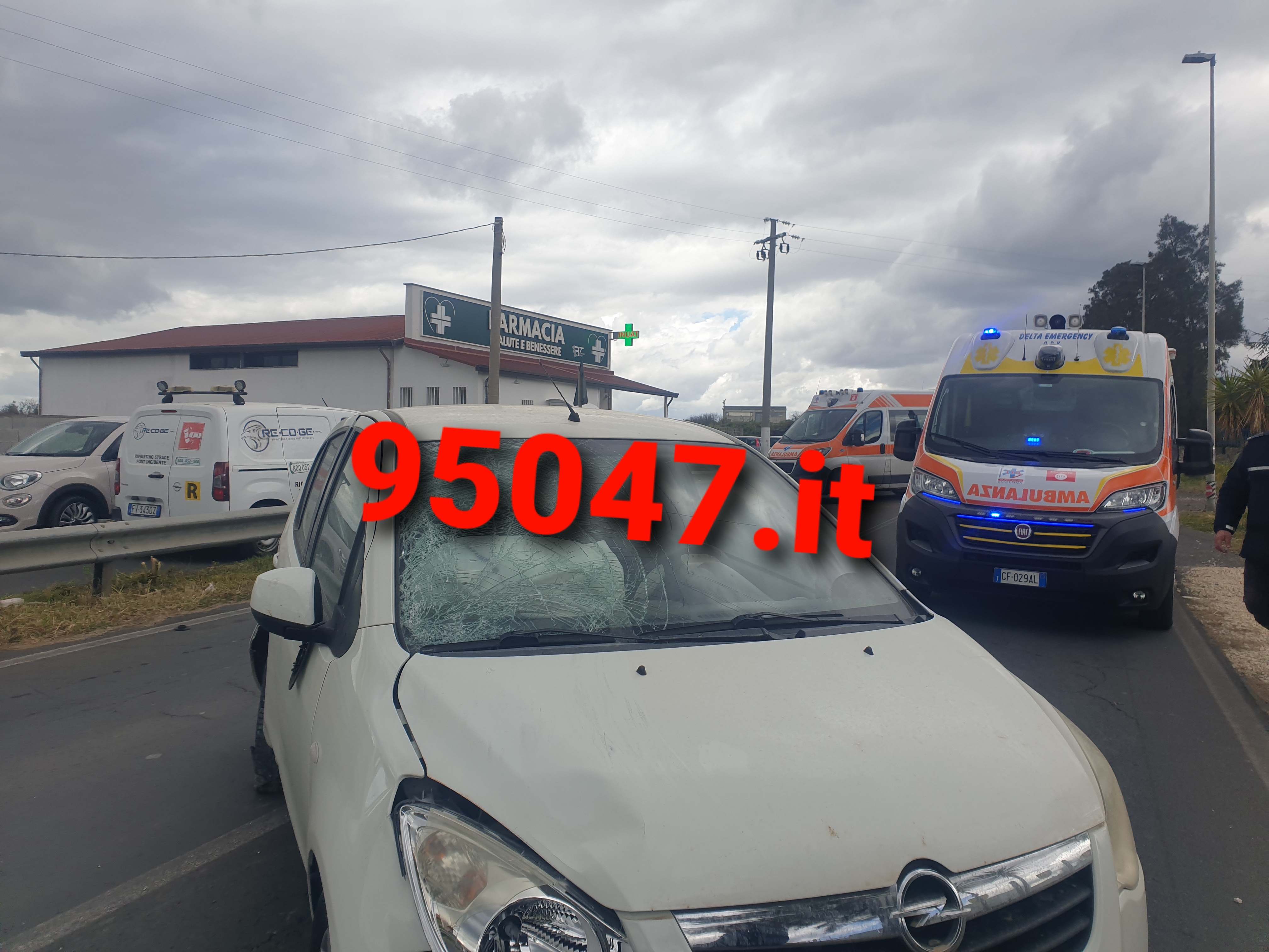 BELPASSO. DONNA TRAVOLTA MENTRE ATTRAVERSA LA STRADA, TRASPORTATA IN OSPEDALE IN CODICE ROSSO