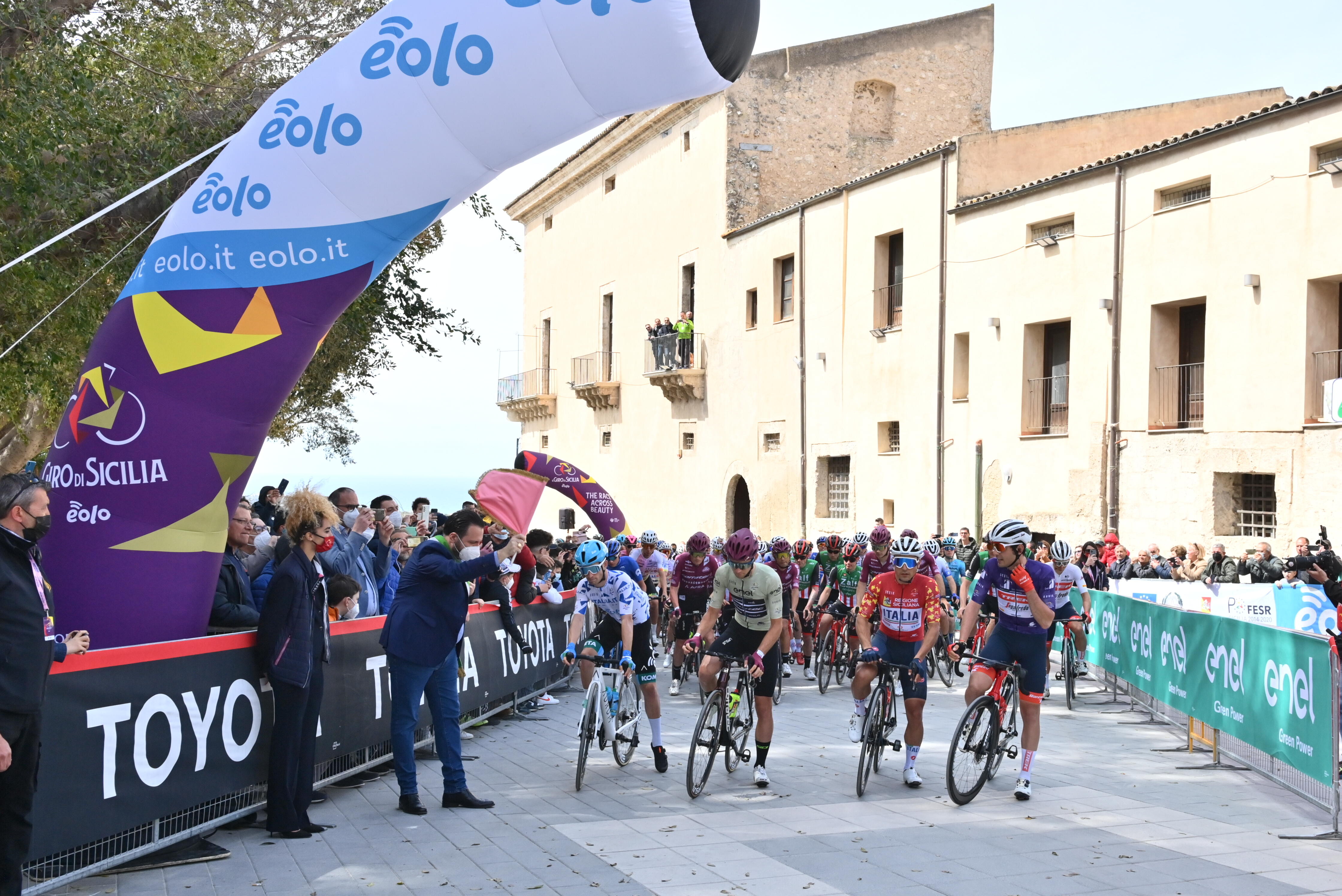 DAMIANO CARUSO VINCE LA TAPPA 2 DE IL GIRO DI SICILIA ED È LA NUOVA MAGLIA GIALLO ROSSA DI LEADER DELLA CLASSIFICA GENERALE