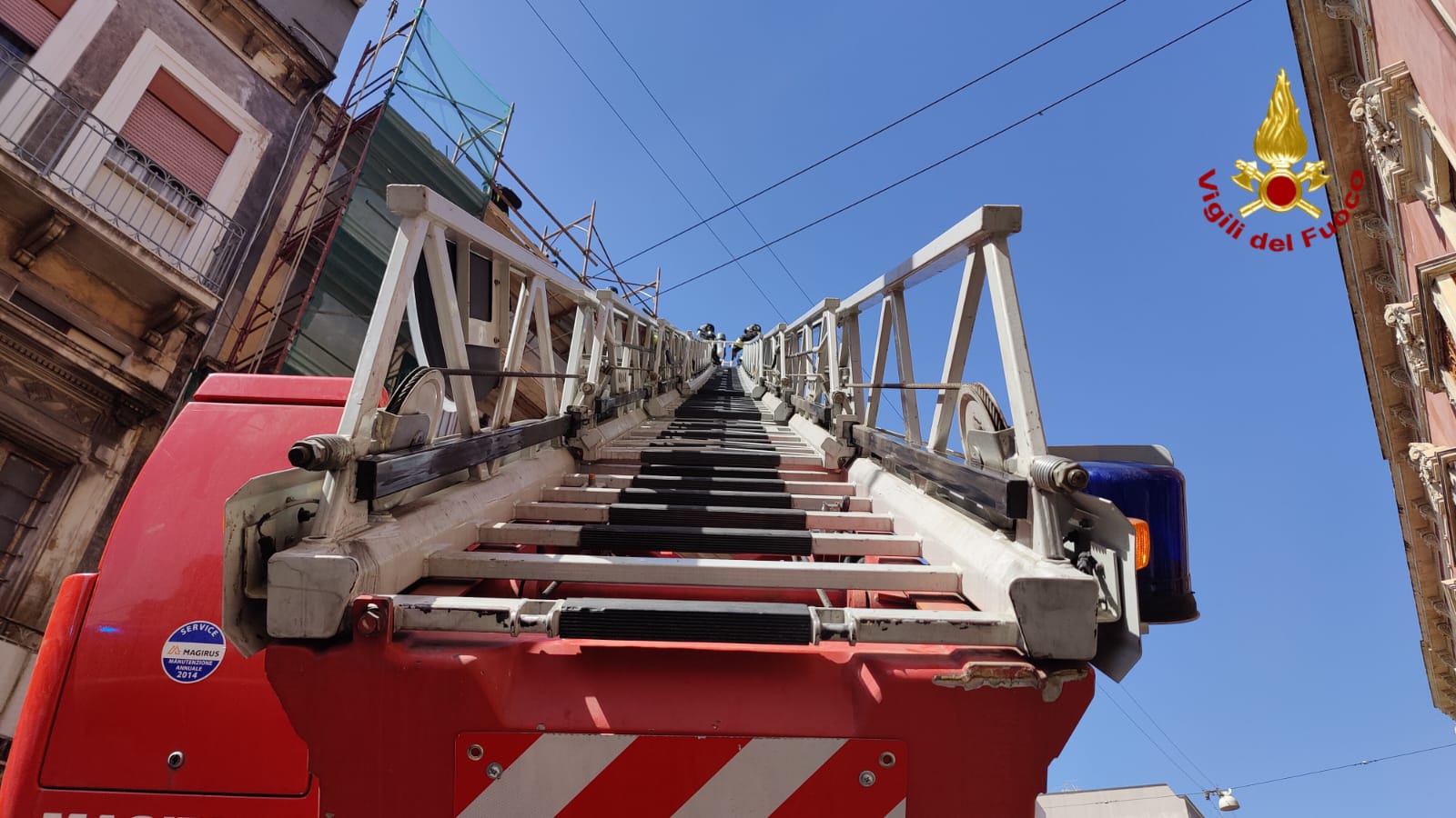 CATANIA. FIAMME IN APPARTAMENTO DI VIA PLEBISCITO